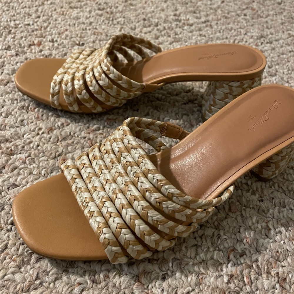 Universal Thread Sandals - Picture 3 of 3